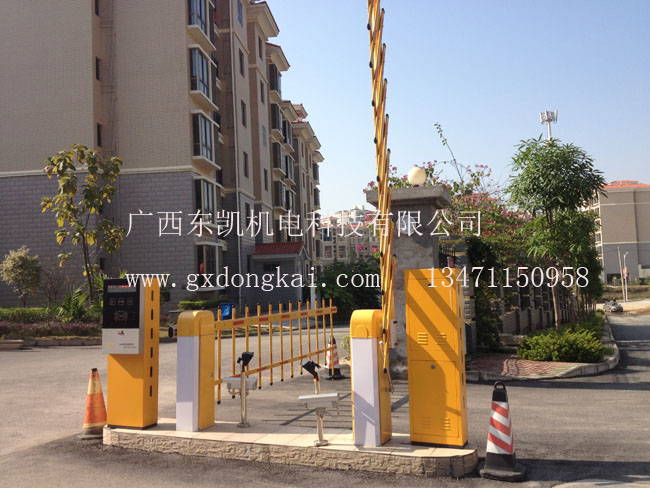 柵欄式雙通道停車(chē)場(chǎng)系統(tǒng)現(xiàn)場(chǎng)圖-2