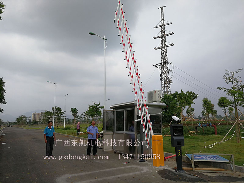 賀州文化中心廣場(chǎng)車牌識(shí)別系統(tǒng)及崗?fù)?2